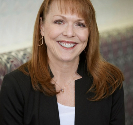 Headshot of Lisa Cummins